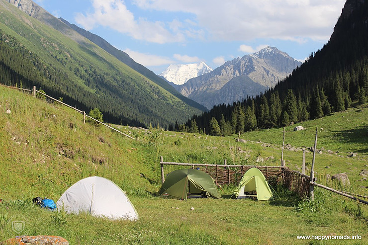 Discovering Kyrgyzstan’s Hidden Gems: A Walk to Altyn-Arashan’s Golden Hot Springs from Ak-Suu village
